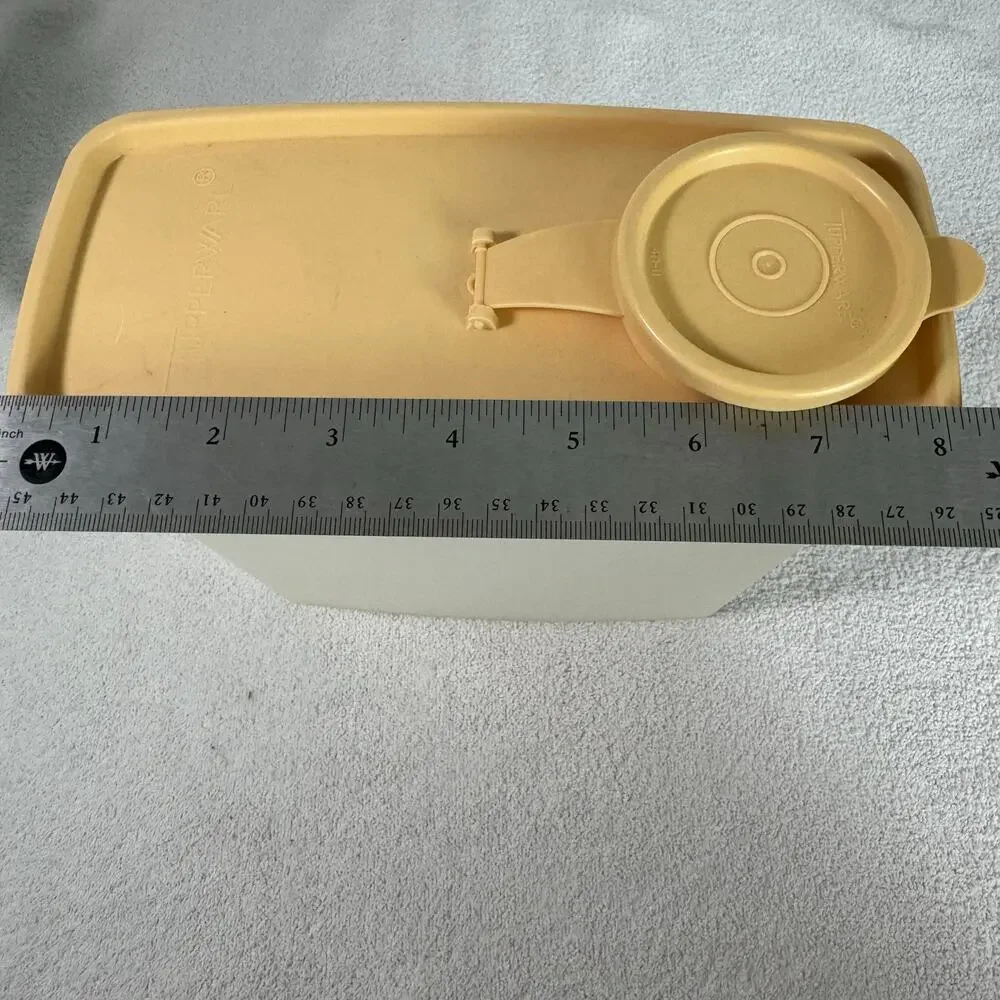 Tupperware‎ Wheat Pour Top Lid Cereal Container Vintage 8